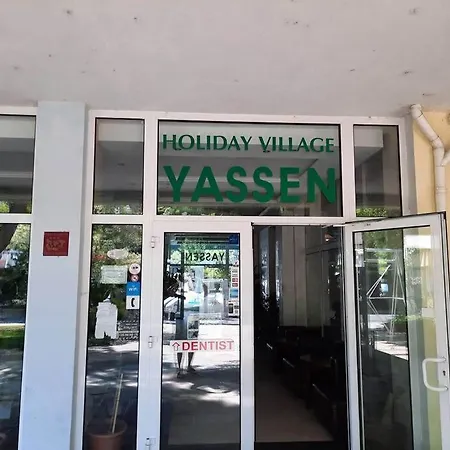 Central, 1 Bed Apt, 3* Yassen Apartman