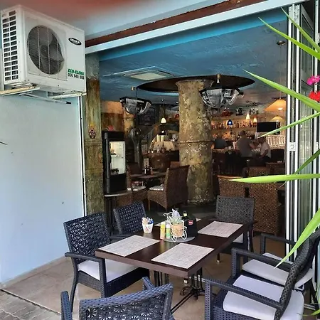 Central, 1 Bed Apt, 3* Yassen Apartman