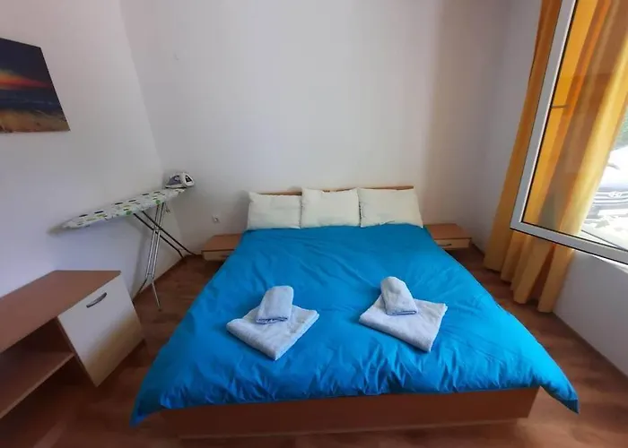 Central, 1 Bed Apt, 3* Yassen * 阳光海滩