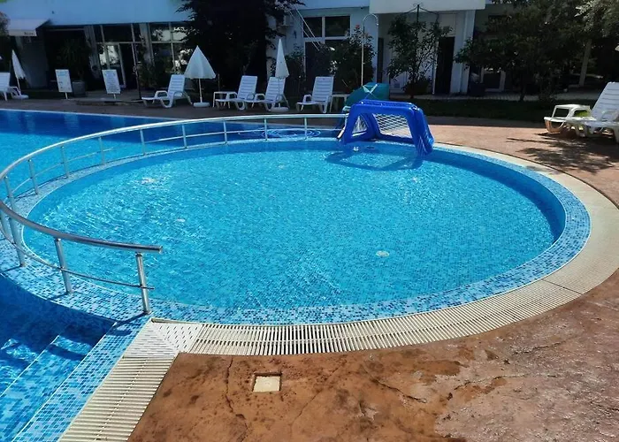 Central, 1 Bed Apt, 3* Yassen *