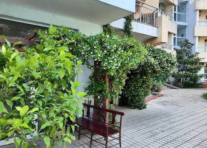 Central, 1 Bed Apt, 3* Yassen Lejlighed