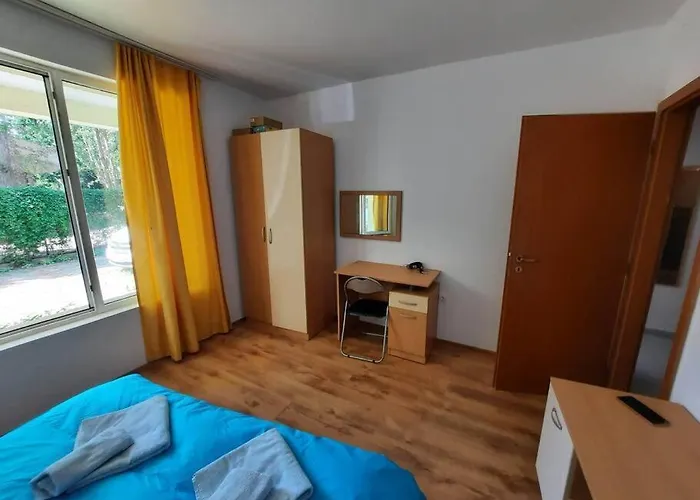 Central, 1 Bed Apt, 3* Yassen Lejlighed