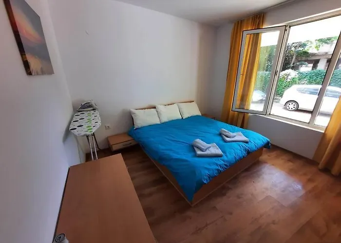 Central, 1 Bed Apt, 3* Yassen 公寓